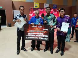 Explore tweets of penjara malaysia @penjaramalaysia on twitter. Usm News Portal Faiz Fateh Zhen Xiang Terima Anugerah Dan Penghargaan Di Anugerah Tokoh Siswa 2017