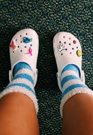 Aesthetic Black Crocs With Charms Crocs Aesthetic Cute Shoes Crocs Crocs Shoes