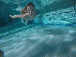 Wenn kinder das schwimmen lernen, dann tun sie das am besten schritt für schritt. Schwimmen Lernen Ganz Entspannt Bei Den Rochenkindern In Potsdam