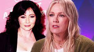 Jennie Garth on How the 'Beverly Hills, 90210' Cast Is Coping With Shannen  Doherty's Death | Jennie Garth chats with ET to chat about her podcast, 'I  Choose Me,' and new clothing