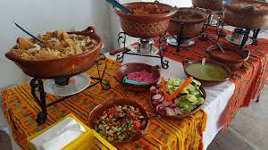 Cazuelas taquiza!! | ¡¡¡NO se quede sin probar nuestra gran varidad de  guisos y platillos!! garantizado calidad y servicio contactenos al  3112323876 #banquetes #eventos... | By Taquizas DEL CHEF | Facebook