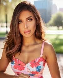 Lisa Seipp's Instagram, Twitter & Facebook