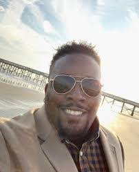 Robyn Pullin's Instagram, Twitter & Facebook