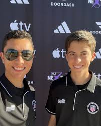 Meet the managers at Fives Pinehurst 🏟 Nicky & Damian ______ Facts about  Nicky (Pinehurst Venue Manager) 1. Started in 2011 as a Fives referee;  gaining experience over the years in high-stake