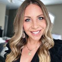 Stephanie Spinks's Instagram, Twitter & Facebook