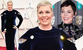 Born in norwich, england on january 30, 1974, sarah caroline colman cbe decided to become a outside the acting world, olivia colman supports several charities involved in postpartum depression, domestic violence, sexual abuse, alzheimer's. Oscars 2020 Olivia Colman Debuts Blonde Pixie Haircut Daily Mail Online