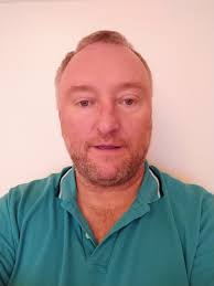 I must admit to being confused by this new EES system at the Prague  airport. I'm an American citizen (with Czech permanent residence) who will  be flying soon to the U.S. through