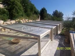 Un abri de piscine haut, coulissant, télescopique et/ou motorisé, est idéal pour la sécurité des enfants et l'entretien de votre piscine par toutes saisons. Abri De Piscine En Plexiglas Hellopro Fr