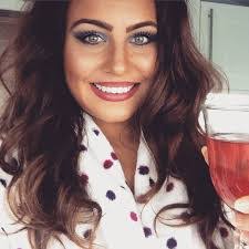 Lauren Eames's Instagram, Twitter & Facebook