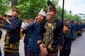 Model baju kebaya adat pernikahan suku sasak lombok. Yuk Mengenal Budaya Pakaian Adat Suku Sasak Di Lombok