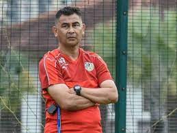 Rancangan ketua jurulatih skuad bola sepak negara tan cheng hoe untuk mencari formula terbaik menjelang dua perlawanan. Kuala Lumpur Cari Jurulatih Baharu