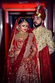 Couple S Wedding Dress Combinations A Complete Guide To Matching And Mismatching The Bridal Attire With The Groom One For men, opt for either a darker suit (navy, black or charcoal all work) or a combination of smart trousers and a blazer. couple s wedding dress combinations a