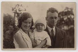 Witold pilecki na spacerze z żoną, 1931 r. Zycie Rodzinne Galeria Zolnierze Wykleci Zapomniani Bohaterowie