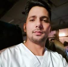 No matter how colourful u r, nothing can beat black and white ... with my  colleague @SyyedSuhail @news24tvchannel