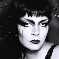 I hate goth elitists like can't you just let baby bats enjoy their  discovery of goth music even if it's with popular musics or popular bands?  not everything is a competition 🫶🏻