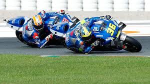The suzuki motogp team and its riders joan mir and alex rins went into the 2020 season with an air of quiet confidence but the status as something of a dark horse. Strategi Suzuki Di Motogp 2021 Saling Tukar Data Joan Mir Dan Alex Rins Sport Tempo Co