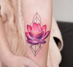 For a woman, such a design will also be a sign of the feminine. 1001 Ideen Und Inspirationen Fur Ein Lotusblume Tattoo
