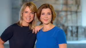 Moderatorin julia scharf berichtete im rahmen der sportschau der ard über den fortnite world cup und sorgte mit einem haltlosen vorurteil gegenüber. Neue Talkshow Im Ersten Erlaubt Den Gasten Das Rauchen Sportschau Sportschau Moderatorin Moderator