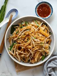 Add to this chili, prawns, fresh cockles, bean sprouts, chinese chives, garlic, poached chicken. Vegan Char Kuey Teow Stir Fried Flat Rice Noodles ç‚'ç²¿æ¡ Woonheng