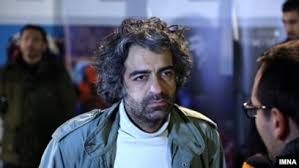 همین کافی بود تا ماموران به سراغ خانواده بابک خرمدین در فاز اول شهرک اکباتان بروند و پدر و مادر بابک خرمدین در همان بازجویی های ابتدایی و با توجه به آثار خونی که در حمام جامانده بود. Ø§Ù†ØªØ´Ø§Ø± Ø¬Ø²Ø¦ÛŒØ§ØªÛŒ Ø§Ø² Ù‚ØªÙ„ Ø¨Ø§Ø¨Ú© Ø®Ø±Ù…Ø¯ÛŒÙ† ÙˆØ§Ù„Ø¯ÛŒÙ† Ø§Ùˆ Ù¾Ø´ÛŒÙ…Ø§Ù† Ù†ÛŒØ³ØªÙ†Ø¯
