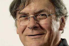 Nobel Prize-winning professor Tim Hunt resigns after sexist remarks about  'girls' in lab