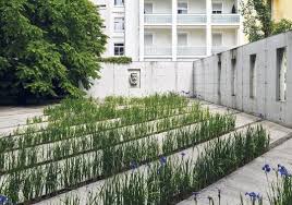 Gartenhof Der Swiss Re Bank Vontobel Kienast Vogt Landschaftsarchitekten Landscape Design Landscape Plans Easy Landscaping