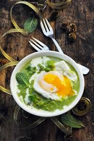 Soupe De Petits Pois A La Menthe Et Son œuf Mollet Pour Commencer Mon Menu De Fete Tres Brit Food Pour Marque Repere Soupe Petit Pois Veloute Petit Pois Petit Pois