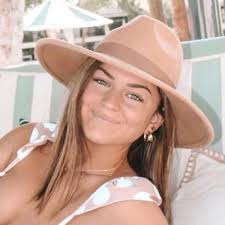 Molly Howell (@MollyHowell0)