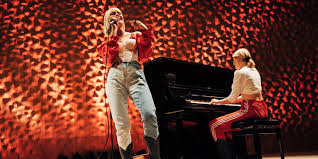 Hier gibt es die den song monster von alli neumann zum stream & download: Elphi At Home Alli Neumann Elbphilharmonie Mediathek