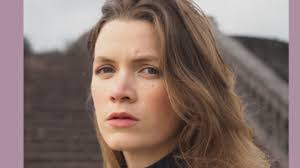 Joanna Stark's Instagram, Twitter & Facebook