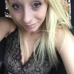 Leanna Dunham's Instagram, Twitter & Facebook