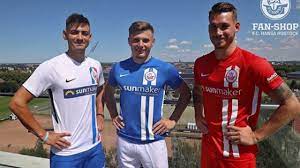 Ebay hansa rostock rares trikot zur dauerkarte saison 20/21 in l. 3 Liga 19 20 In Diesen Trikots Laufen Die Teams Auf