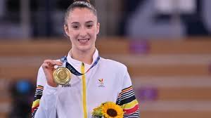 Zij maakte op haar vijftiende de overstap naar judoclub jenos kwai hooglede onder leiding van haar trainer en toeverlaat eddy vinckier. O9wlxzd02qf8vm