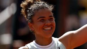 VIP: News, Curiosità e Gossip su Personaggi Famosi