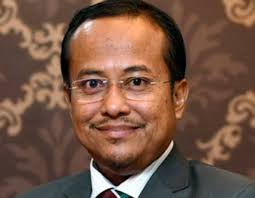 Menteri besar berjalan mengikut masa yang ditentukan. Bernama Kerajaan Terengganu Tidak Anggap Pusat Lengahkan Bayaran Royalti Minyak