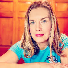 Lori Weis's Instagram, Twitter & Facebook