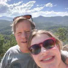 Keanu Reeves, 60, has officially married Alexandra Grant, 51,💍 after  publicly confirming their relationship 4 years ago, the couple reportedly  tied the knot in a top-secret ceremony with Few Top Celebrities, they