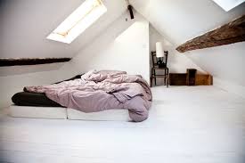 Amenager Une Chambre Sous Les Combles 35 Idees Pour Vous Inspirer Une Hirondelle Dans Les Tiroirs