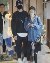 根據媒體報導 王柏傑 前女友網紅 鄭婕彤（正方形） 被拍到進出柯家頻繁，並且被抓包於ig發限時動態出遊的車子，就是柯震東的愛車!. å¥³ç¶²ç´…åœ¨æŸ¯éœ‡æ±å®¶éŽå¤œä¸€å€‹æœˆå‚³ä¸‰æ®µç·‹èž æŸ¯éœ‡æ±æ¾„æ¸… é‚„æ˜¯å–®èº« è³‡è¨Šå'–