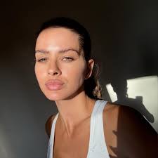 La China Suárez provocó todo tipo de reacciones al mostrarse al natural en  las redes La actriz y cantante no pasó desapercibida con las postales que  compartió en su muro de Instagram. #