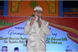 Mc atau pembawa acara dalam acara peringatan isra` mi`raj nabi muhammad saw 17 maret 2020 | 23 rajab 1441. Al Hafizh Koko Liem Ceramah Di Lingga Peringati Isra Mi Raj Terkininews Com