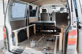 Vom t5 caravelle zum camper bullitourende. Campervan Selbstausbau Das Bett Im Vw T5 Transporter Take An Advanture T5 Transporter Vw T5 Vw Bus Umbau