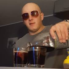 Brawo Policja! Funkcjonariusze ruszyli w pościg za nielegalnymi  imigrantami, którzy porzucili auto i uciekli do wody zanurzając się w niej  po samą szyję. Zmarzli na darmo bo funkcjonariusze sobie sprawnie  poradzili🫡 Nagranie