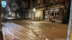 В германии продолжают бороться с последствиями сильной непогоды, которая стала причиной наводнений в разных частях страны. Ue3ppkztuhbgum