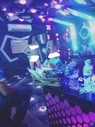 Trên fanpage sunny club vĩnh phúc mới đây đã đăng tải loạt tin nhắn được dân mạng gửi đến phản ánh về loạt clip các cô gái thoát y đang gây xôn xao nói trên kèm theo dòng chia sẻ ai khóc nỗi đau này. W69xl5blwazd4m