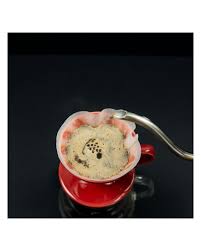 In Kleinen Kreisen Das Wasser Auf Das Mehl Und Sich Vom Geruch Bezaubern Lassen Filterkaffee Kaffee Speci Espresso Bohnen Kaffeekirsche Frischer Kaffee