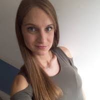 Lara Austin's Instagram, Twitter & Facebook