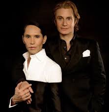 Briones junto a parte de su equipo estaba de gira por aysén y asistió a un restaurante a almorzar. Di Mondo Y Su Pareja