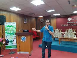 Pejabat daerah kluang (pdk) terletak di bangunan pejabat daerah dan tanah, jalan pejabat kerajaan 1, 86000 kluang, johor. Unclebat123 On Twitter Krew 3r Troopers Hari Ini Berada Di Pejabat Pendidikan Daerah Kluang Bagi Mempromosikan Amalan Kitar Semula Melalui Sesi Taklimat Bersama Para Guru Sempena Majlis Perasmian Program Jerayawara Pendidikan Kelestarian