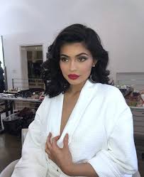 Black And White Outfit With Red Lipstick Kylie Jenner Makeup Red Lipstick Kylie Jenner Makeup Look Jenner Hair Kylie Jenner Makeup